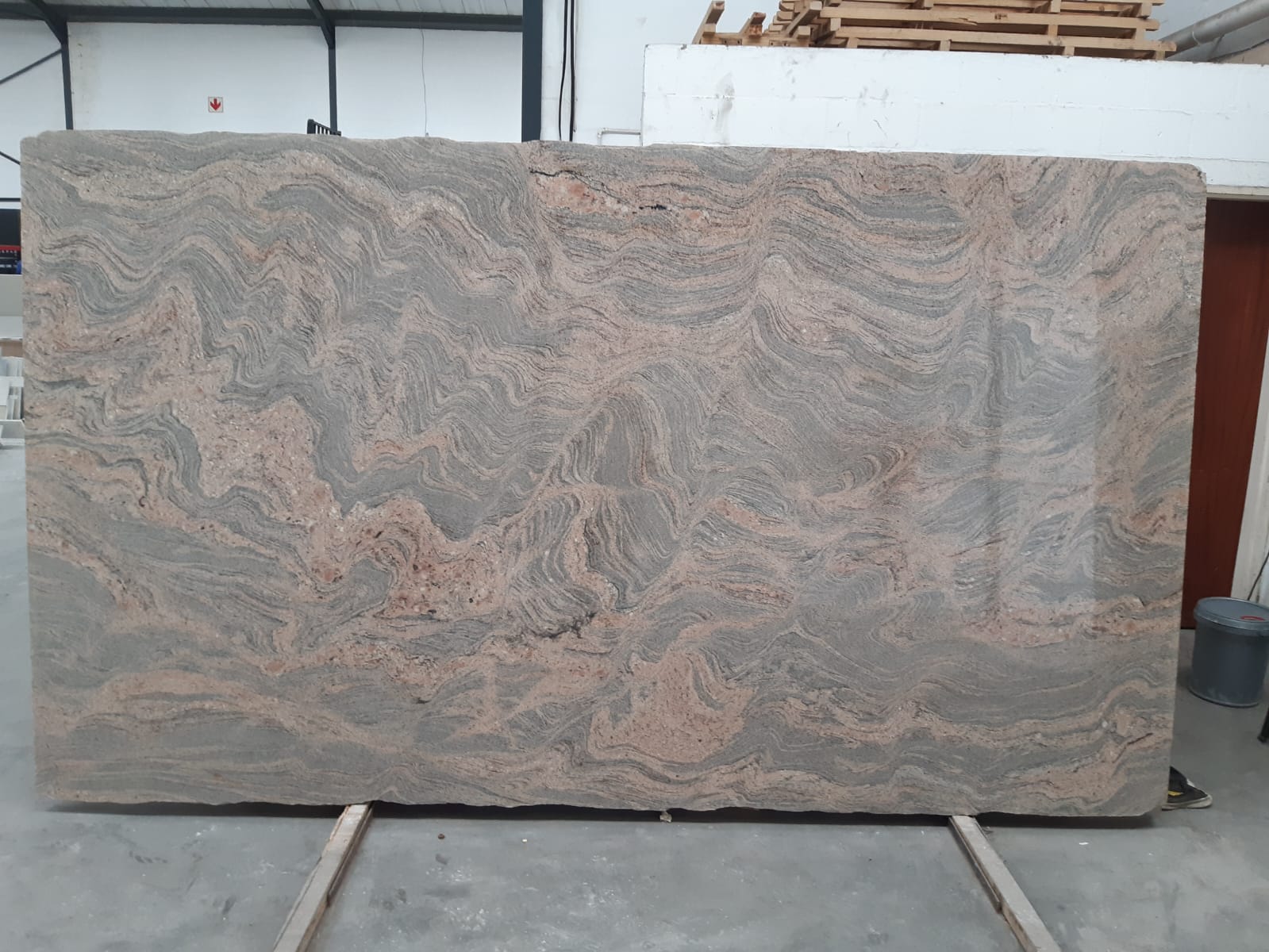 Natural stone from the Apex project archive